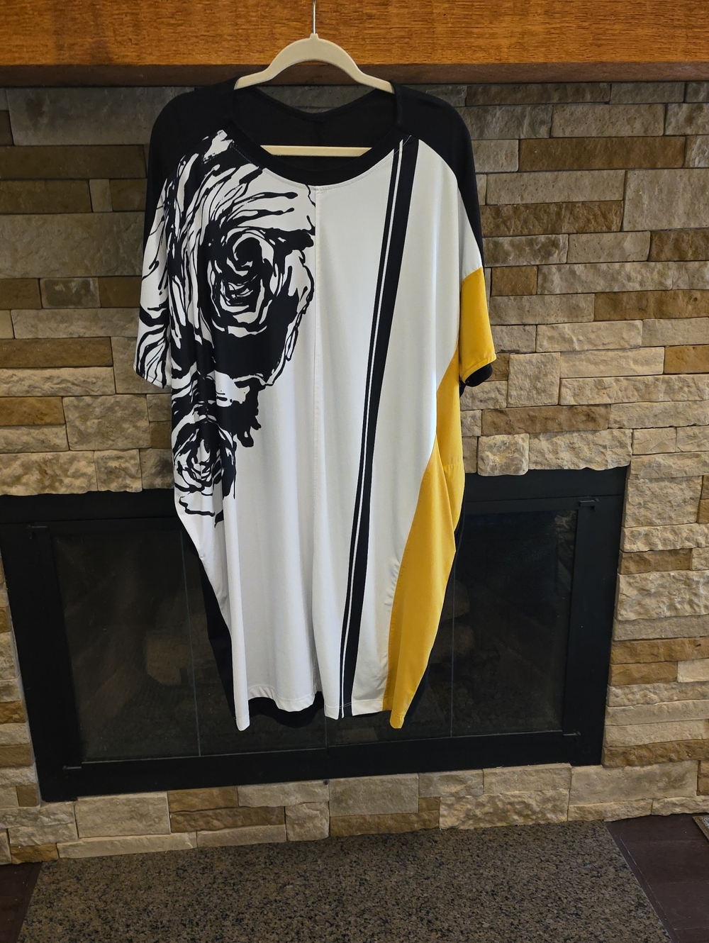 Women’s Colorblocked Floral Tunic Top - White, Black & Yellow.ALEMBIKA  Size XL